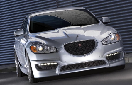 Jaguar Harden XF 2.7 da 250 cv e 4.2 con 550 cv