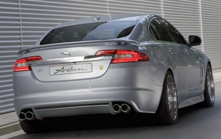 Jaguar Harden XF 2.7 da 250 cv e 4.2 con 550 cv