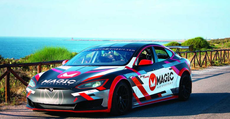 L'auto elettrica Tesla P90D all'Autoshow Elaborare Day a Modena